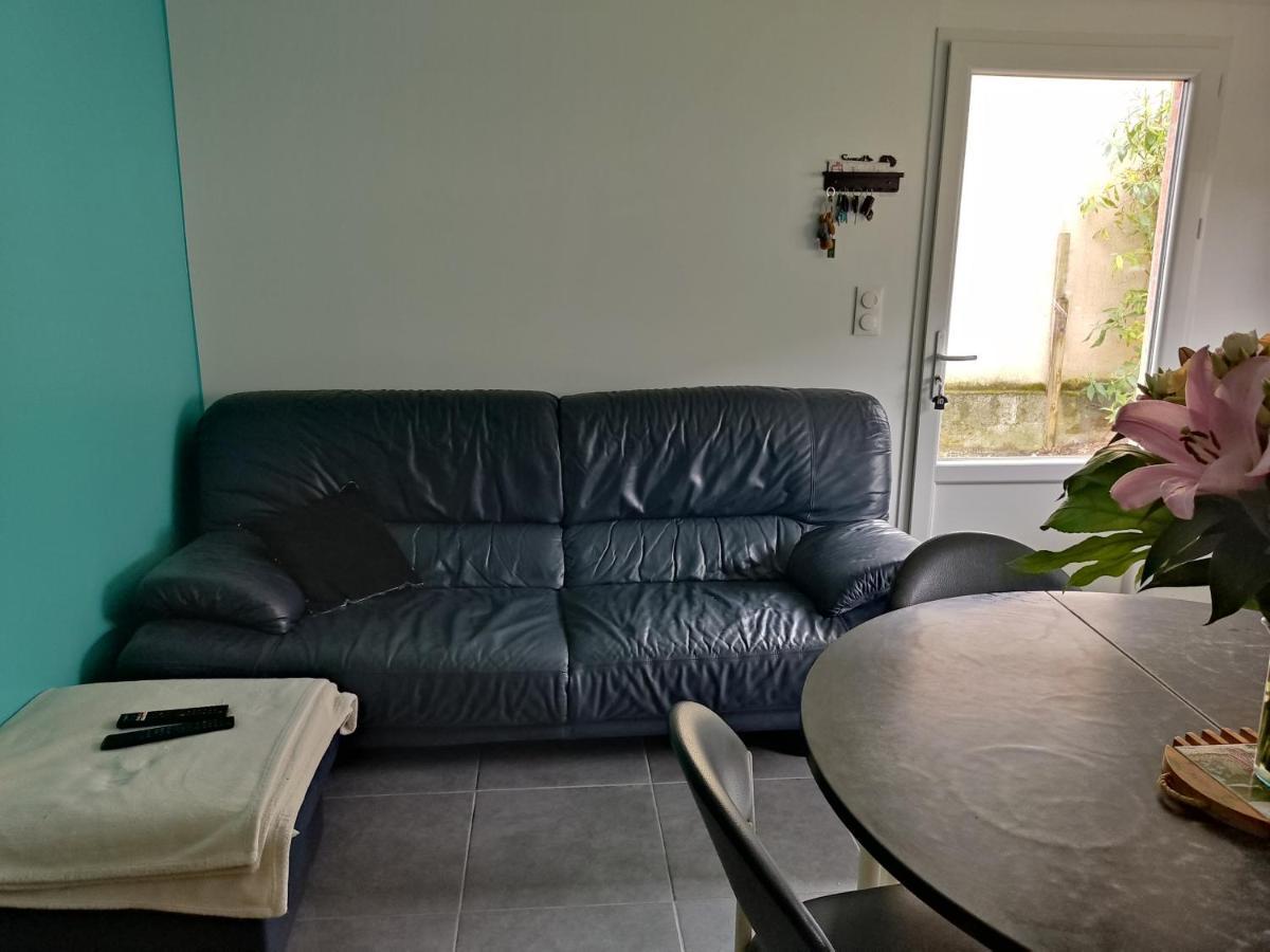Maisonnette Cosy Bien Situee Dol-de-Bretagne Exteriör bild